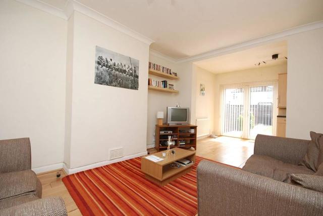  Image of 1 bedroom Maisonette to rent in Bushey Road London SW20 at Raynes Park  London, SW20 8TE