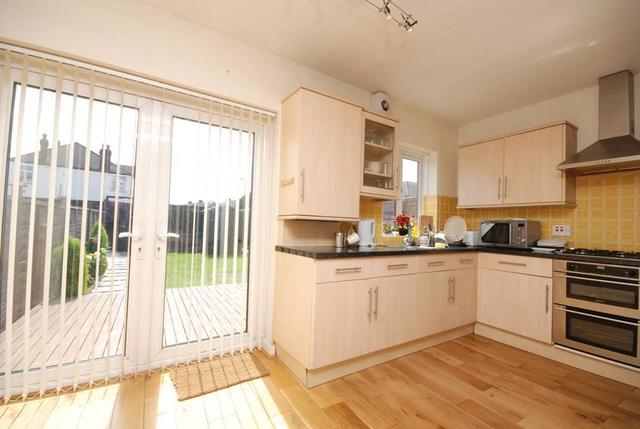  Image of 1 bedroom Maisonette to rent in Bushey Road London SW20 at Raynes Park  London, SW20 8TE