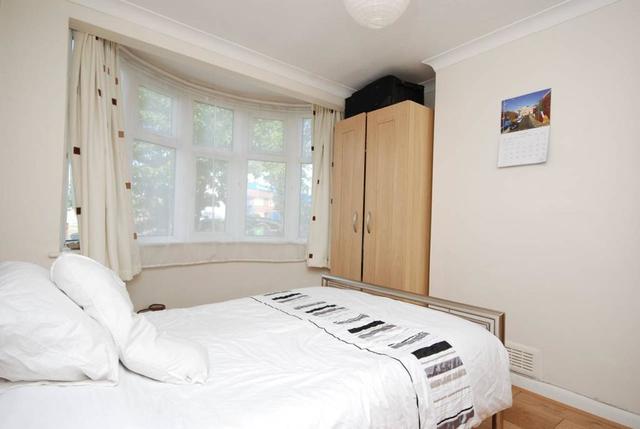  Image of 1 bedroom Maisonette to rent in Bushey Road London SW20 at Raynes Park  London, SW20 8TE