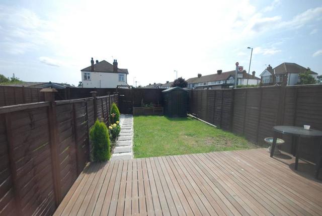  Image of 1 bedroom Maisonette to rent in Bushey Road London SW20 at Raynes Park  London, SW20 8TE