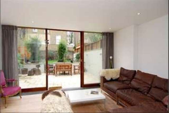  Image of 2 bedroom Flat to rent in Cambridge Gardens London W10 at London, W10 6HR