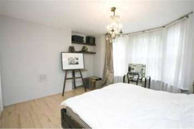  Image of 2 bedroom Flat to rent in Cambridge Gardens London W10 at London, W10 6HR