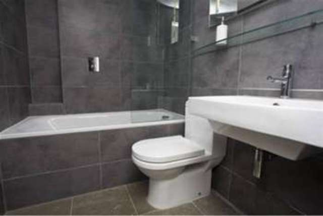  Image of 2 bedroom Flat to rent in Cambridge Gardens London W10 at London, W10 6HR
