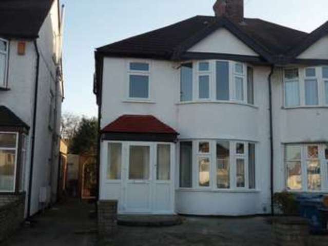 Image of 4 bedroom Detached house to rent in Camrose Avenue Edgware HA8 at Camrose Avenue  Edgware, HA8 6BY