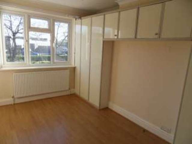  Image of 4 bedroom Detached house to rent in Camrose Avenue Edgware HA8 at Camrose Avenue  Edgware, HA8 6BY