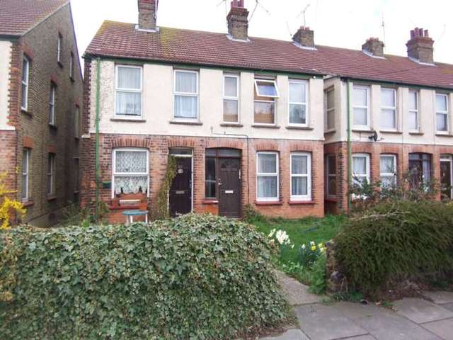  Image of Studio flat to rent in Carlingford Drive Westcliff-on-Sea SS0 at Carlingford Drive, Westcliff On Sea  Westcliff On Sea, SS0 0SD