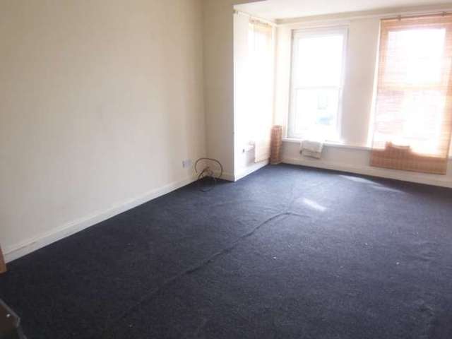  Image of Studio flat to rent in Carlingford Drive Westcliff-on-Sea SS0 at Carlingford Drive, Westcliff On Sea  Westcliff On Sea, SS0 0SD