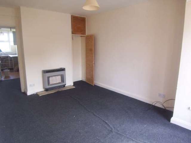  Image of Studio flat to rent in Carlingford Drive Westcliff-on-Sea SS0 at Carlingford Drive, Westcliff On Sea  Westcliff On Sea, SS0 0SD