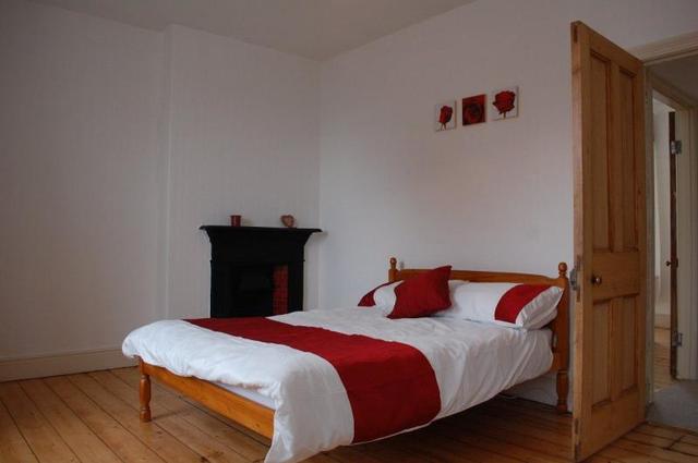  Image of 3 bedroom Detached house to rent in Oak Terrace Carmarthen SA31 at Oak Terrace  Carmarthen, SA31 1NX