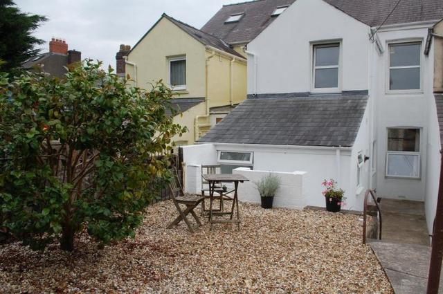  Image of 3 bedroom Detached house to rent in Oak Terrace Carmarthen SA31 at Oak Terrace  Carmarthen, SA31 1NX