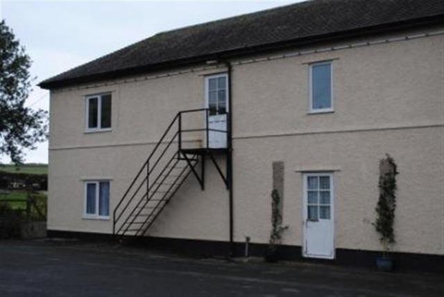  Image of 1 bedroom Flat to rent in Nantgaredig Carmarthen SA32 at Pontargothi  Nantgaredig, SA32 7NG