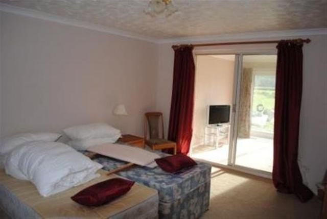  Image of 1 bedroom Flat to rent in Nantgaredig Carmarthen SA32 at Pontargothi  Nantgaredig, SA32 7NG