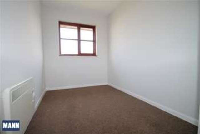  Image of 2 bedroom Flat to rent in Chalice Way Greenhithe DA9 at Greenhithe, DA9 9PR