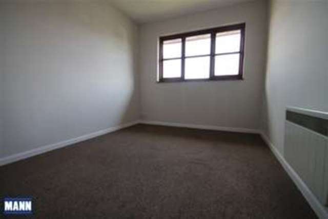  Image of 2 bedroom Flat to rent in Chalice Way Greenhithe DA9 at Greenhithe, DA9 9PR
