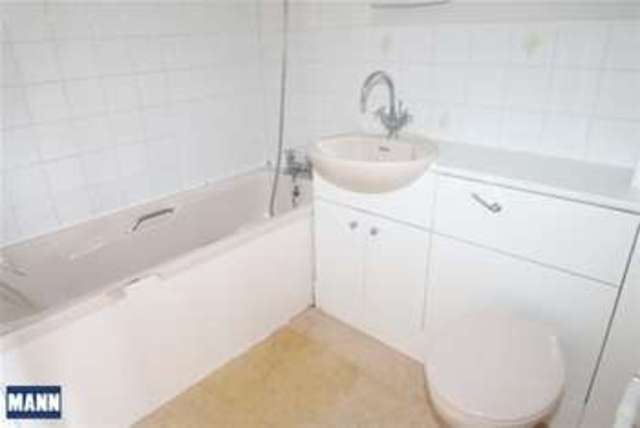  Image of 2 bedroom Flat to rent in Chalice Way Greenhithe DA9 at Greenhithe, DA9 9PR