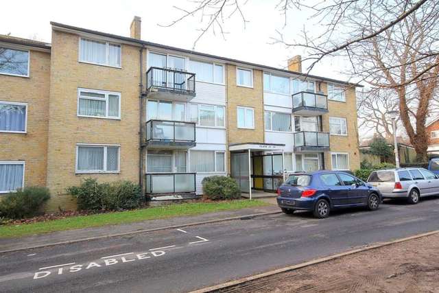  Image of 2 bedroom Apartment for sale in Chaulden House Gardens Hemel Hempstead HP1 at Chaulden House Gardens Chaulden Hemel Hempstead, HP1 2BP