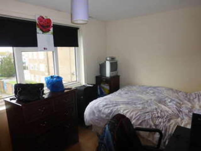  Image of 2 bedroom Flat for sale in Chertsey Crescent New Addington Croydon CR0 at New Addington Croydon New Addington, CR0 0DJ