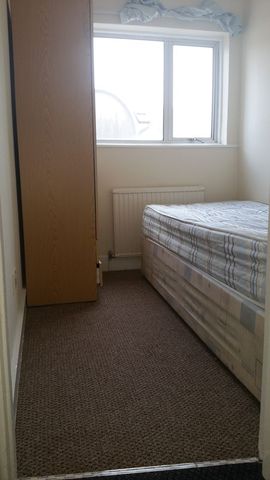  Image of 3 bedroom Detached house to rent in Chichester Road London N9 at Chichester Road Array Lower Edmonton, N9 9DH