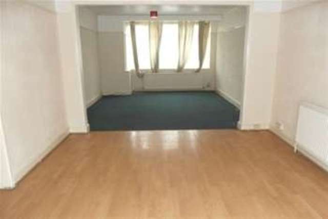  Image of 3 bedroom Detached house to rent in Waverley Avenue London E4 at London, E4 8HS