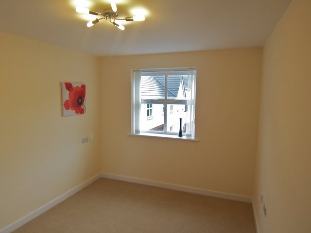  Image of 2 bedroom Flat to rent in Clarendon Gardens Bromley Cross Bolton BL7 at Hospital Road Bromley Cross Toppings, BL7 9GX