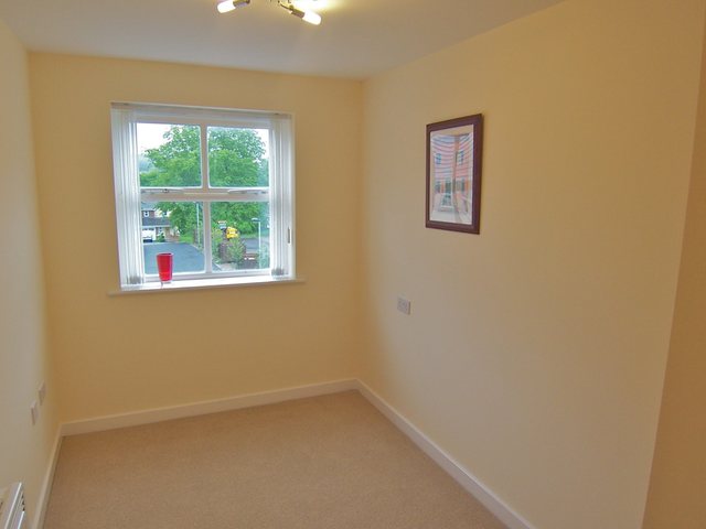  Image of 2 bedroom Flat to rent in Clarendon Gardens Bromley Cross Bolton BL7 at Hospital Road Bromley Cross Toppings, BL7 9GX