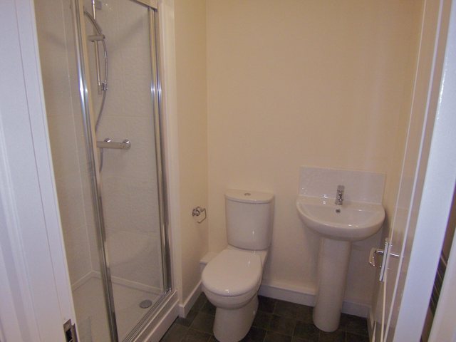  Image of 2 bedroom Flat to rent in Clarendon Gardens Bromley Cross Bolton BL7 at Hospital Road Bromley Cross Toppings, BL7 9GX