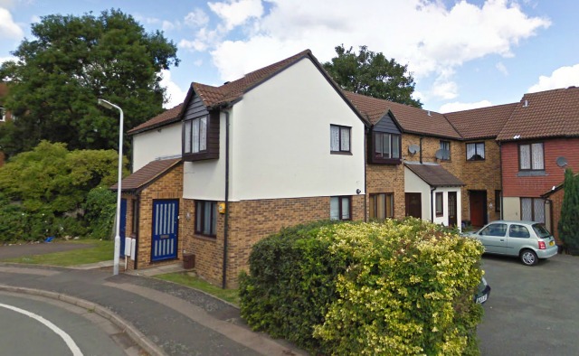  Image of 2 bedroom Maisonette to rent in Connaught Gardens Morden SM4 at Morden  London, SM4 6DB