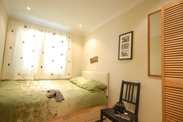  Image of 2 bedroom Maisonette to rent in Connaught Gardens Morden SM4 at Morden  London, SM4 6DB