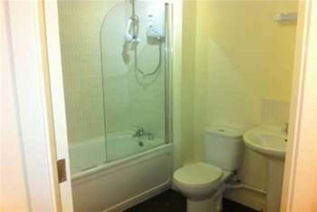  Image of 1 bedroom Flat to rent in Corunna Court Wrexham LL13 at Wrexham, LL13 8RX