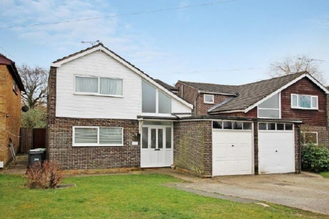  Image of 4 bedroom Detached house to rent in Galaxie Road Cowplain Waterlooville PO8 at Cowplain Hampshire Waterlooville, PO8 9AR