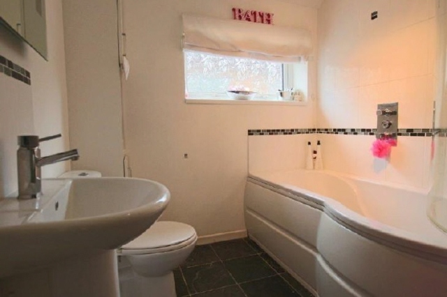  Image of 4 bedroom Detached house to rent in Galaxie Road Cowplain Waterlooville PO8 at Cowplain Hampshire Waterlooville, PO8 9AR