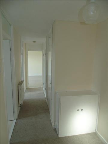  Image of 3 bedroom Flat to rent in Craigmount Hill Edinburgh EH4 at Corstorphine Edinburgh Edinburgh, EH4 8HW