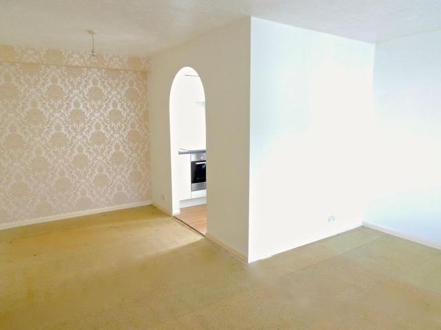  Image of 1 bedroom Ground Flat to rent in Cricketers Walk London SE26 at Sydenham, SE26 6DR