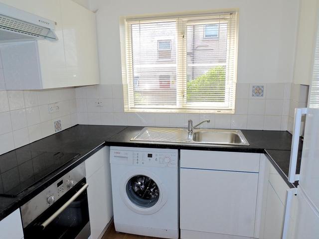  Image of 1 bedroom Ground Flat to rent in Cricketers Walk London SE26 at Sydenham, SE26 6DR
