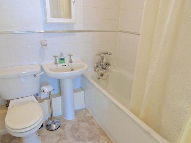  Image of 1 bedroom Ground Flat to rent in Cricketers Walk London SE26 at Sydenham, SE26 6DR