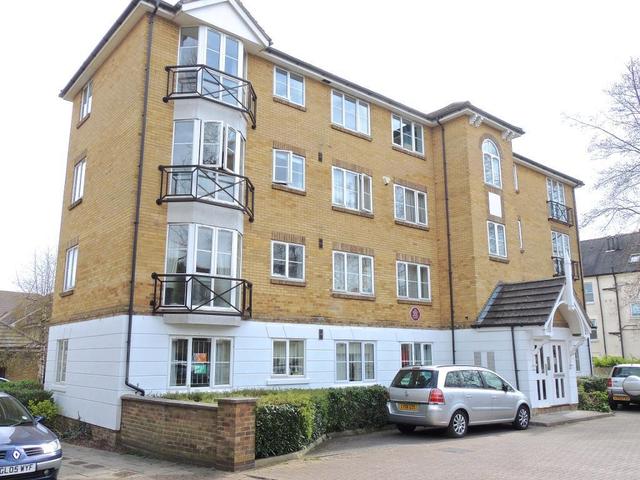  Image of 1 bedroom Ground Flat to rent in Cricketers Walk London SE26 at Sydenham, SE26 6DR