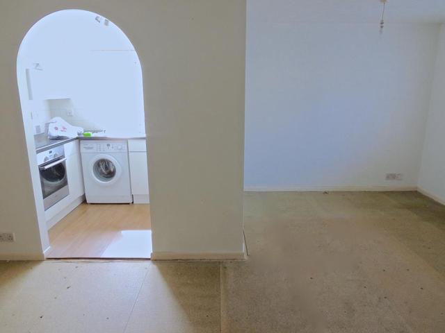  Image of 1 bedroom Ground Flat to rent in Cricketers Walk London SE26 at Sydenham, SE26 6DR