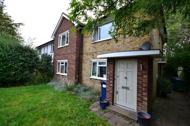  Image of 2 bedroom Property to rent in Cromwell Close London N2 at East Finchley, N2 0LL
