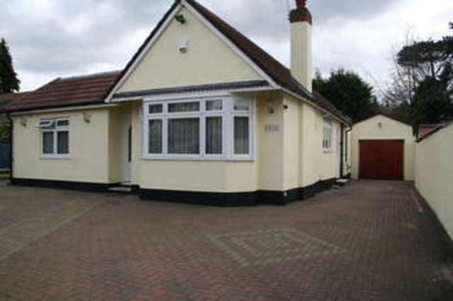  Image of 5 bedroom Bungalow to rent in Croydon Road Wallington SM6 at Surrey  Wallington, SM6 7LS