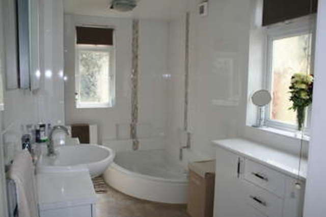  Image of 5 bedroom Bungalow to rent in Croydon Road Wallington SM6 at Surrey  Wallington, SM6 7LS