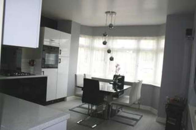  Image of 5 bedroom Bungalow to rent in Croydon Road Wallington SM6 at Surrey  Wallington, SM6 7LS