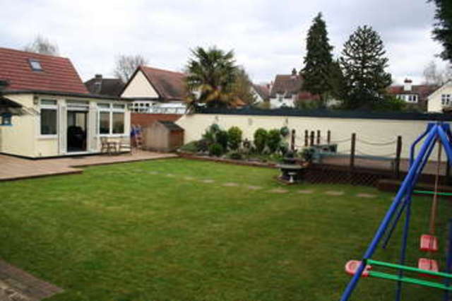  Image of 5 bedroom Bungalow to rent in Croydon Road Wallington SM6 at Surrey  Wallington, SM6 7LS