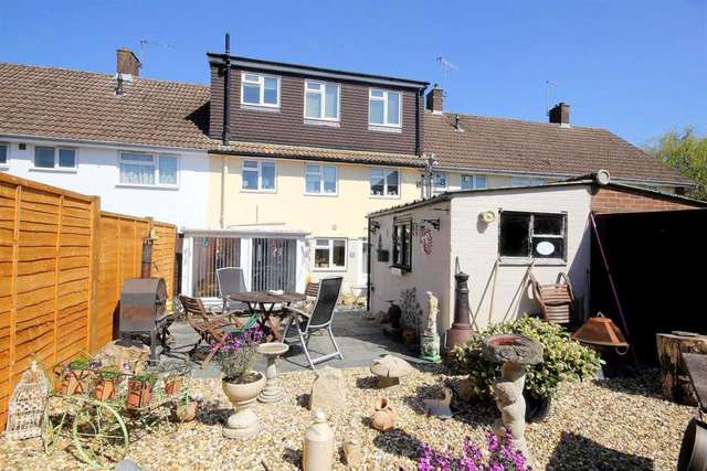  Image of 3 bedroom Detached house for sale in Daggsdell Road Hemel Hempstead HP1 at Daggs Dell Road  Hemel Hempstead, HP1 3PW