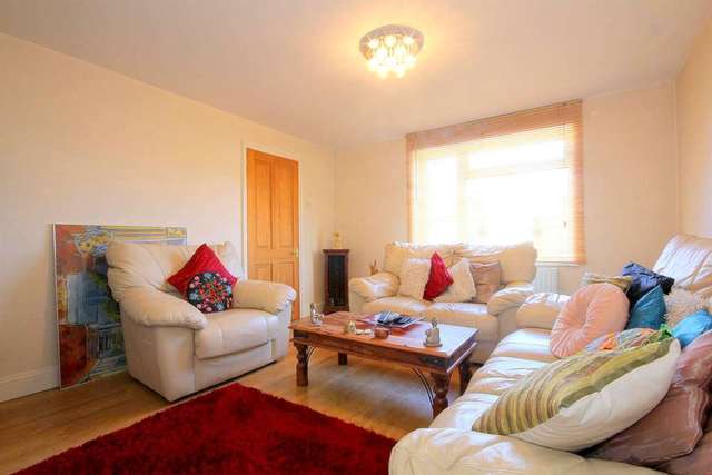  Image of 3 bedroom Detached house for sale in Daggsdell Road Hemel Hempstead HP1 at Daggs Dell Road  Hemel Hempstead, HP1 3PW