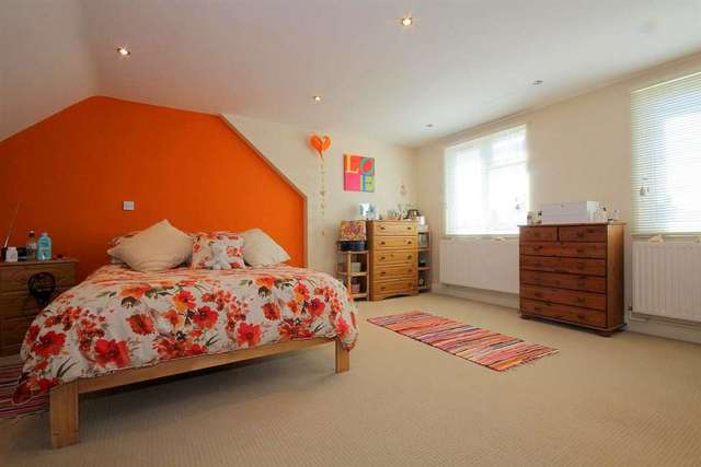  Image of 3 bedroom Detached house for sale in Daggsdell Road Hemel Hempstead HP1 at Daggs Dell Road  Hemel Hempstead, HP1 3PW