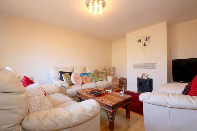  Image of 3 bedroom Detached house for sale in Daggsdell Road Hemel Hempstead HP1 at Daggs Dell Road  Hemel Hempstead, HP1 3PW