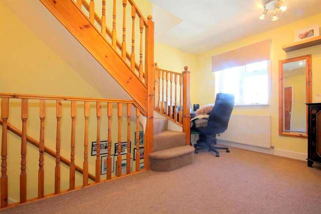  Image of 3 bedroom Detached house for sale in Daggsdell Road Hemel Hempstead HP1 at Daggs Dell Road  Hemel Hempstead, HP1 3PW