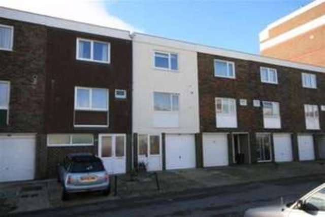  Image of 3 bedroom Detached house to rent in Dane Close Seaford BN25 at Seaford, BN25 1EB