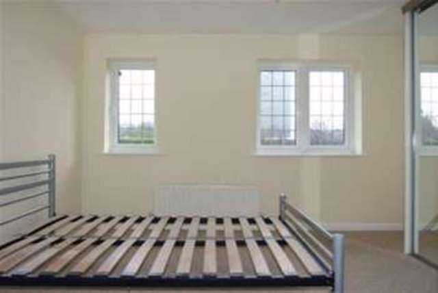  Image of 2 bedroom Terraced house to rent in Daventry Court Bracknell RG42 at Bracknell, RG42 2AF