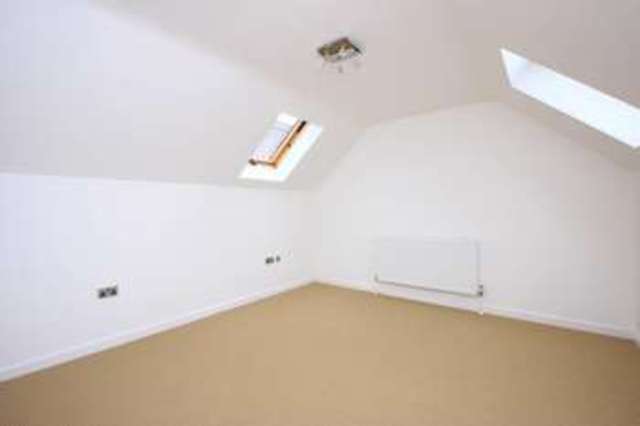  Image of 3 bedroom Flat to rent in Derinton Road London SW17 at Derinton Road  London, SW17 8JA